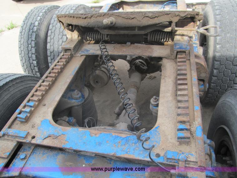 image for item F3028 1998 Peterbilt 377 semi truck