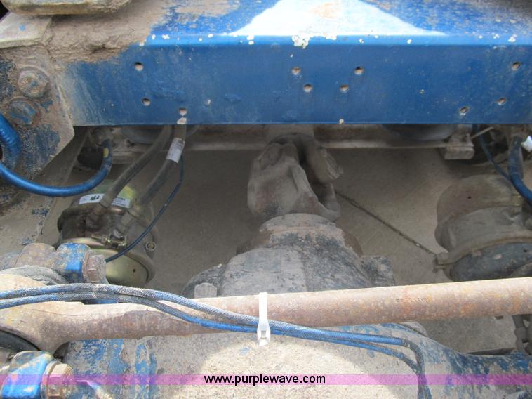 image for item F3028 1998 Peterbilt 377 semi truck