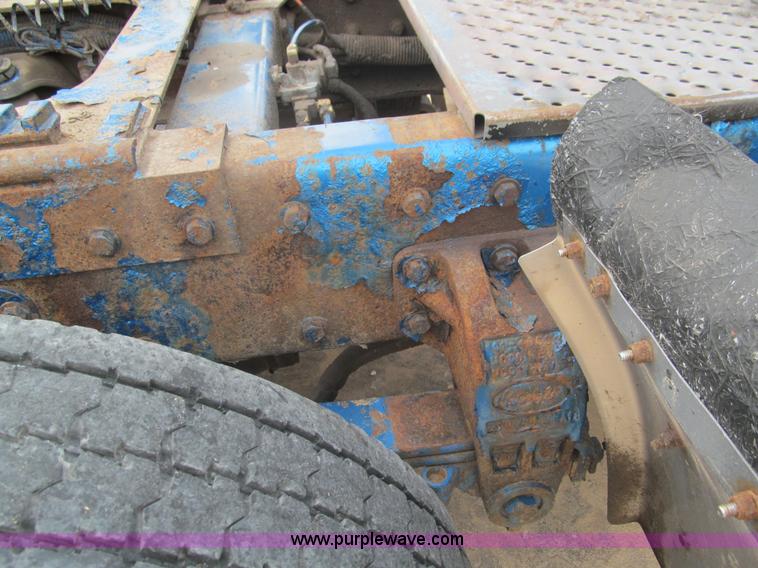 image for item F3028 1998 Peterbilt 377 semi truck