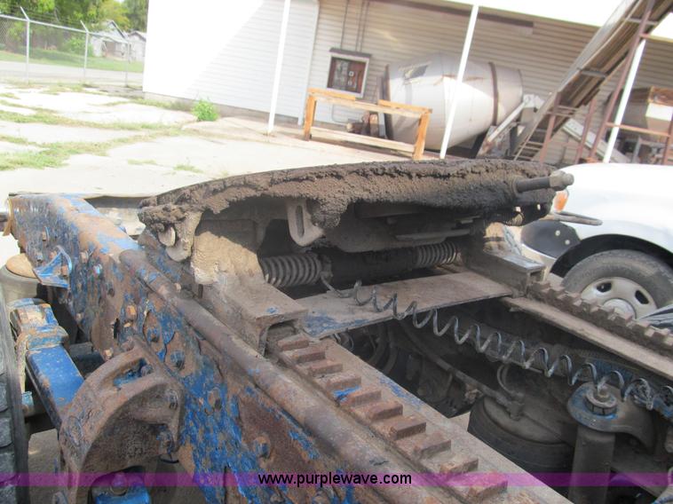 image for item F3028 1998 Peterbilt 377 semi truck