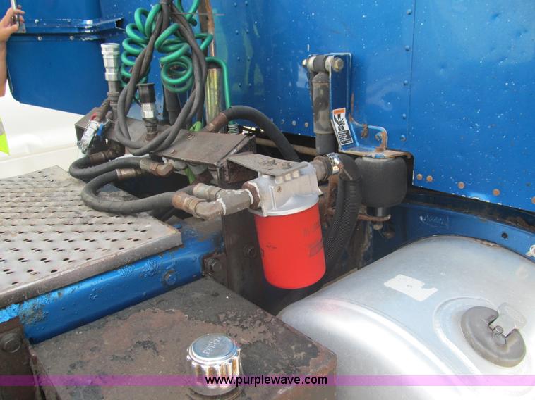 image for item F3028 1998 Peterbilt 377 semi truck