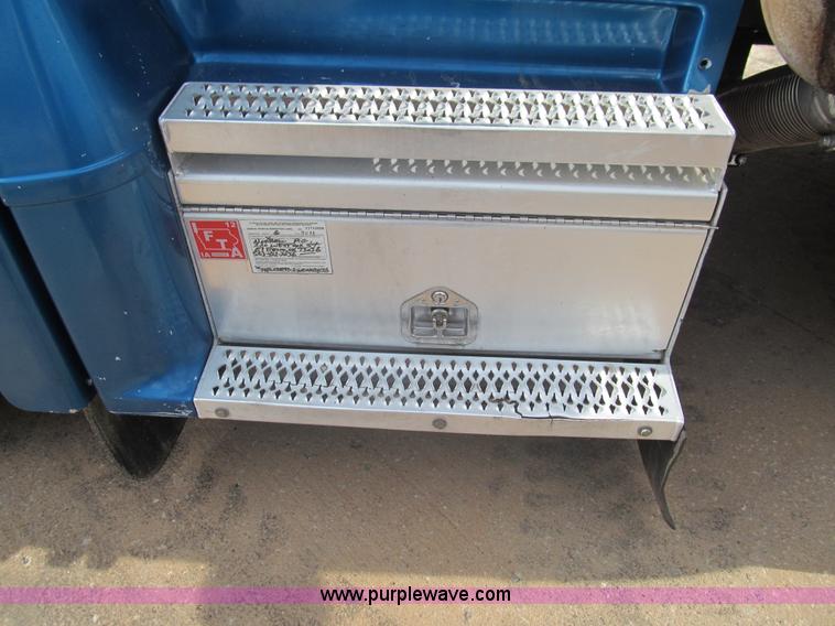 image for item F3028 1998 Peterbilt 377 semi truck