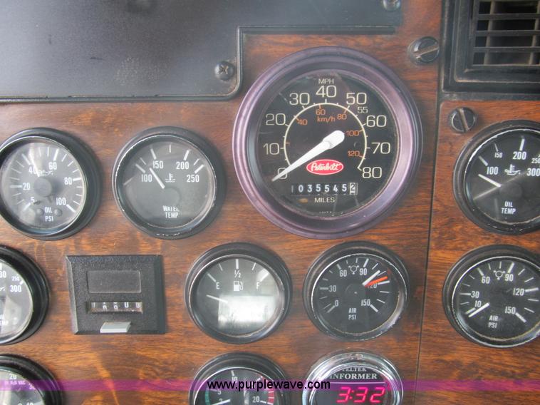 image for item F3028 1998 Peterbilt 377 semi truck