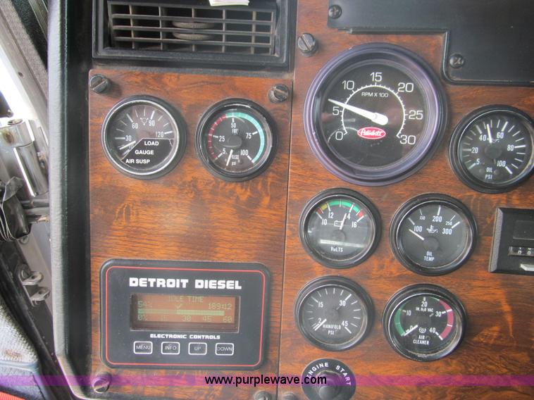 image for item F3028 1998 Peterbilt 377 semi truck