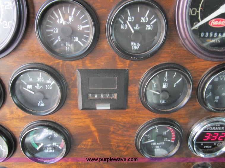 image for item F3028 1998 Peterbilt 377 semi truck