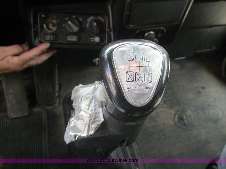 image for item F3028 1998 Peterbilt 377 semi truck