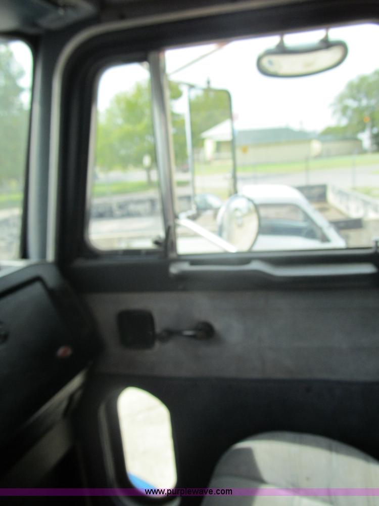 image for item F3028 1998 Peterbilt 377 semi truck