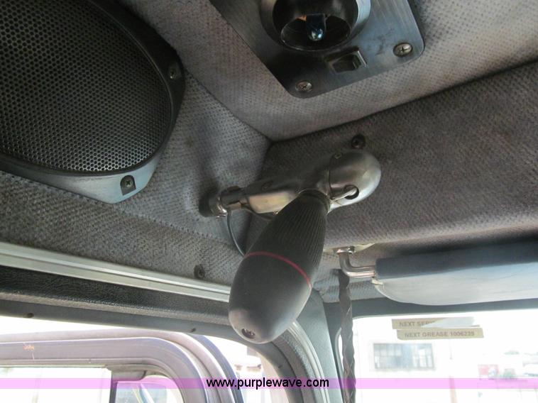 image for item F3028 1998 Peterbilt 377 semi truck