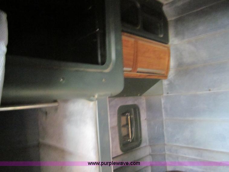 image for item F3028 1998 Peterbilt 377 semi truck