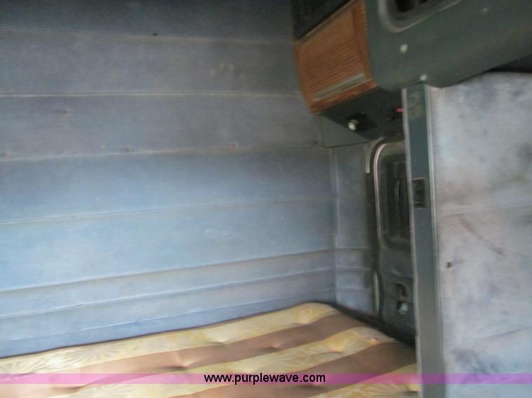 image for item F3028 1998 Peterbilt 377 semi truck