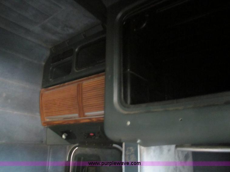 image for item F3028 1998 Peterbilt 377 semi truck