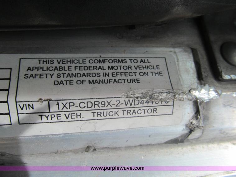 image for item F3028 1998 Peterbilt 377 semi truck