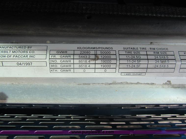 image for item F3028 1998 Peterbilt 377 semi truck