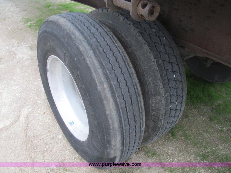 image for item F4577 2000 Wabash 48' flatbed trailer