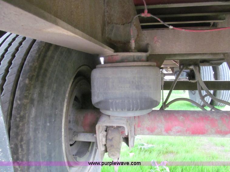 image for item F4577 2000 Wabash 48' flatbed trailer