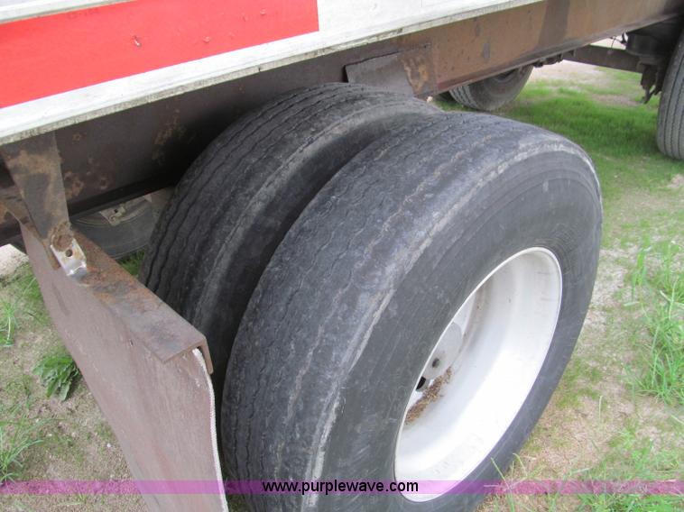 image for item F4577 2000 Wabash 48' flatbed trailer