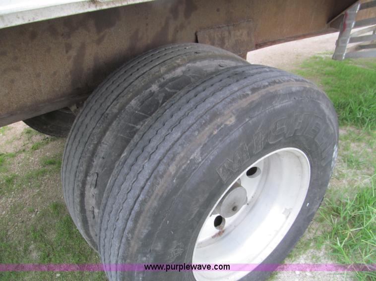 image for item F4577 2000 Wabash 48' flatbed trailer