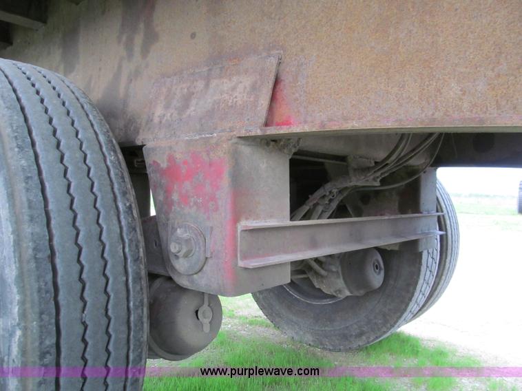 image for item F4577 2000 Wabash 48' flatbed trailer