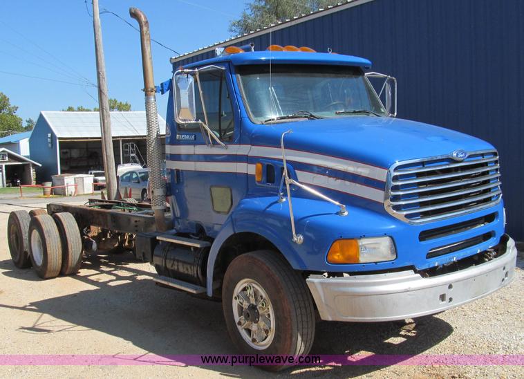 image for item F4605 1997 Ford Louisville 113 semi truck cab and chassis