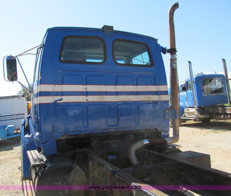 image for item F4605 1997 Ford Louisville 113 semi truck cab and chassis