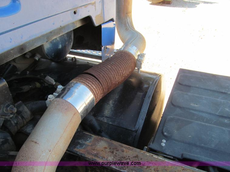 image for item F4605 1997 Ford Louisville 113 semi truck cab and chassis