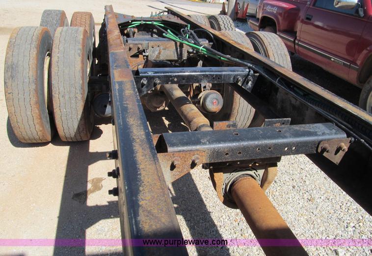 image for item F4605 1997 Ford Louisville 113 semi truck cab and chassis