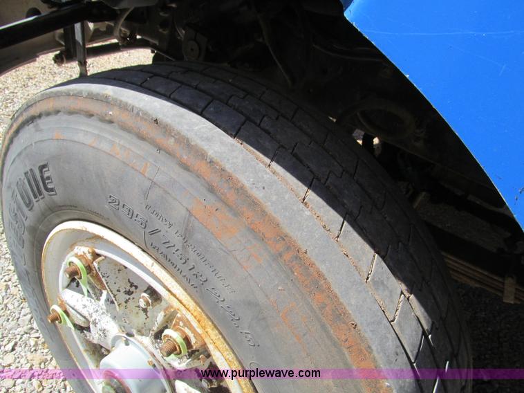 image for item F4605 1997 Ford Louisville 113 semi truck cab and chassis