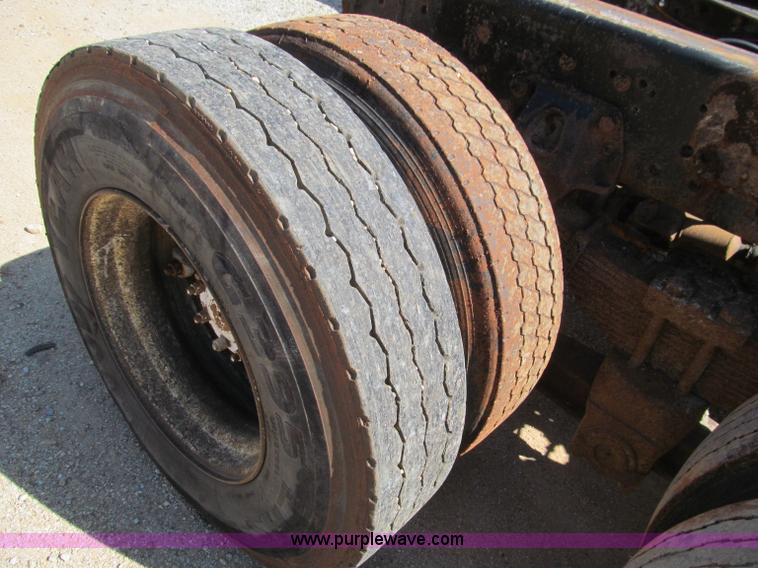 image for item F4605 1997 Ford Louisville 113 semi truck cab and chassis