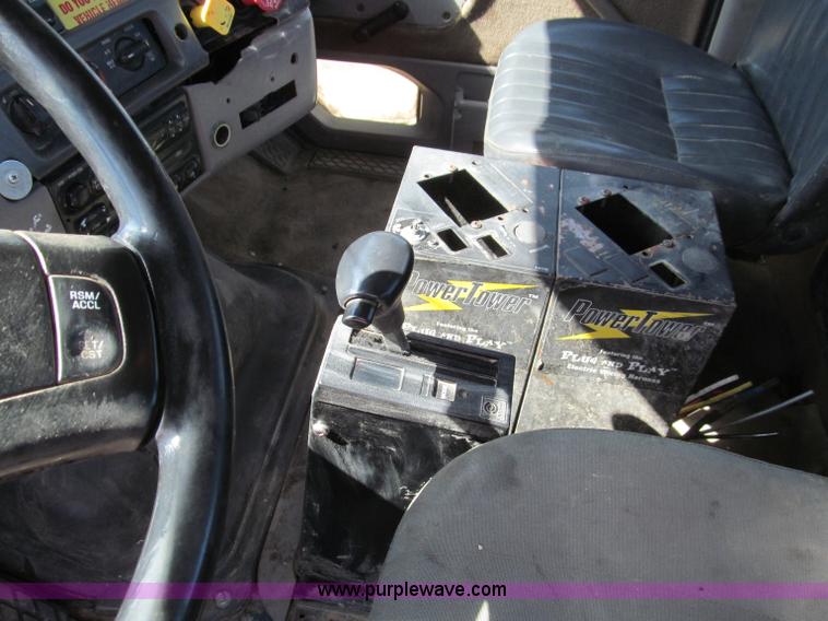 image for item F4605 1997 Ford Louisville 113 semi truck cab and chassis