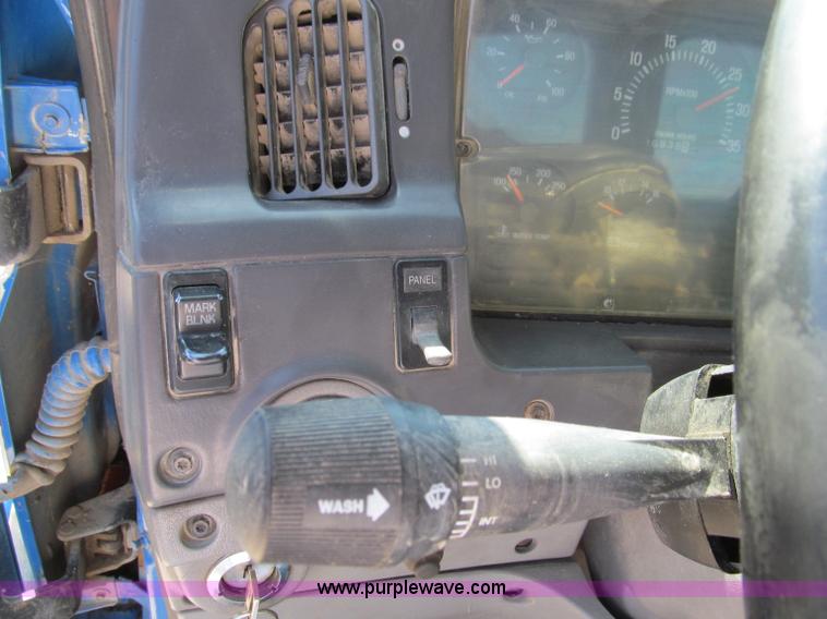 image for item F4605 1997 Ford Louisville 113 semi truck cab and chassis