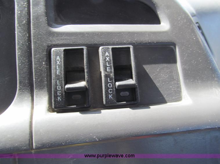 image for item F4605 1997 Ford Louisville 113 semi truck cab and chassis