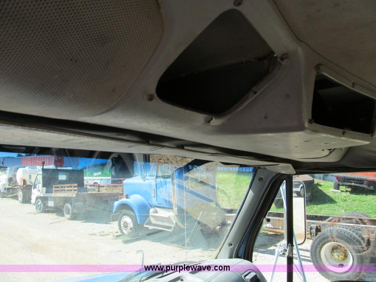 image for item F4605 1997 Ford Louisville 113 semi truck cab and chassis