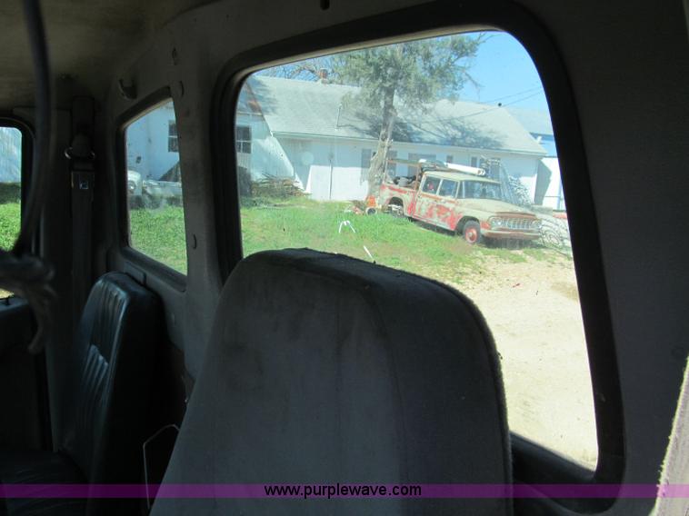 image for item F4605 1997 Ford Louisville 113 semi truck cab and chassis