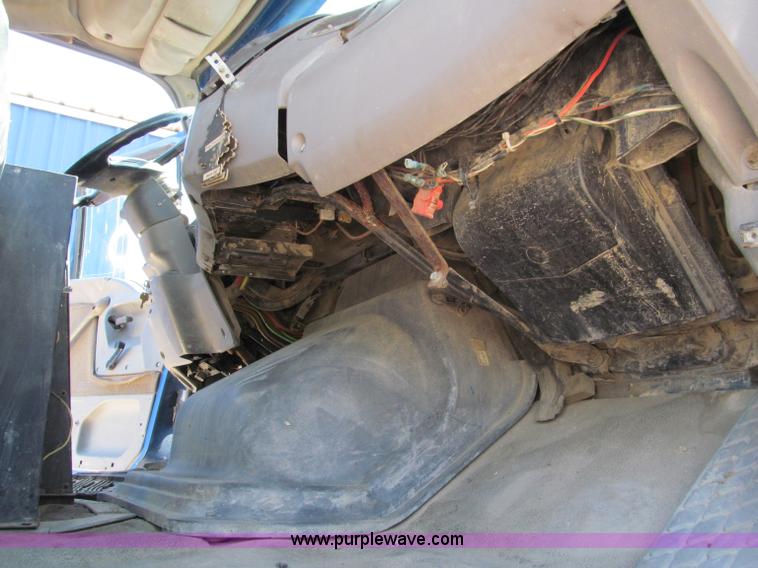 image for item F4605 1997 Ford Louisville 113 semi truck cab and chassis