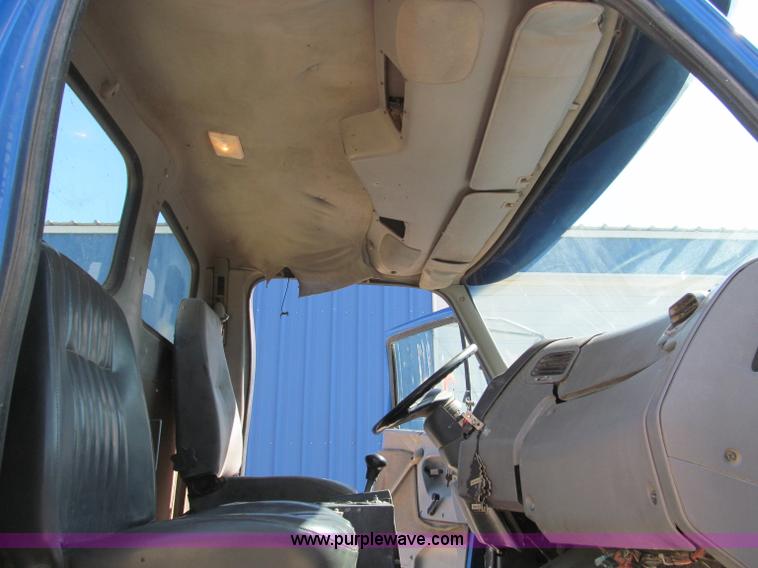 image for item F4605 1997 Ford Louisville 113 semi truck cab and chassis