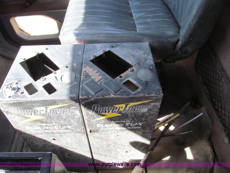 image for item F4605 1997 Ford Louisville 113 semi truck cab and chassis