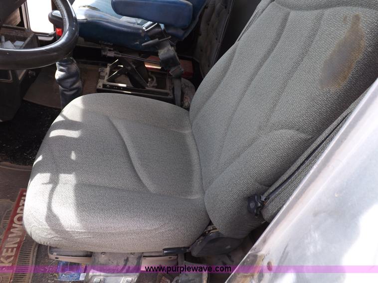 image for item F6038 1985 Kenworth W900 semi truck