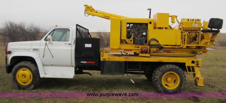 image for item A5618 1975 GMC 6000 drilling truck