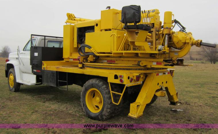 image for item A5618 1975 GMC 6000 drilling truck