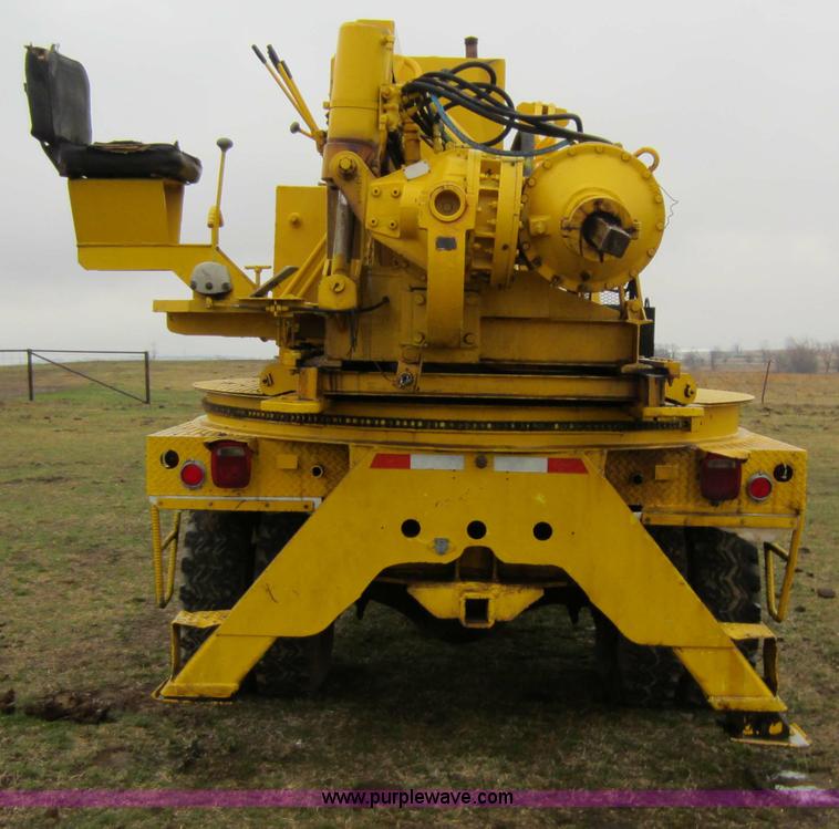 image for item A5618 1975 GMC 6000 drilling truck