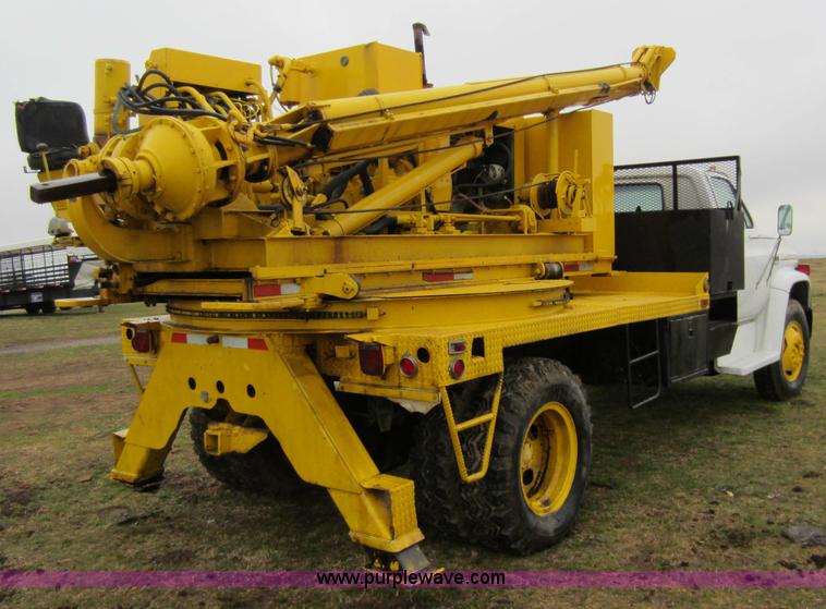 image for item A5618 1975 GMC 6000 drilling truck