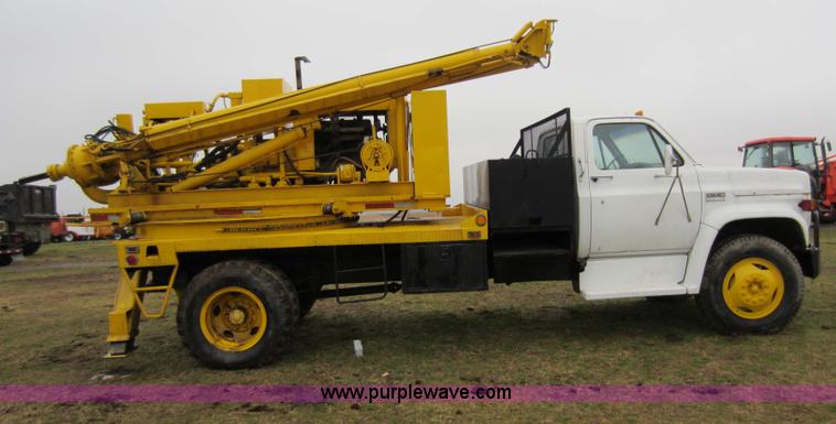 image for item A5618 1975 GMC 6000 drilling truck