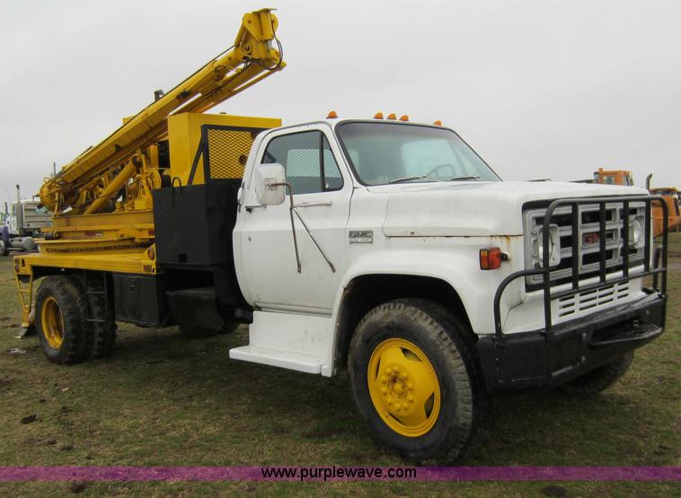 image for item A5618 1975 GMC 6000 drilling truck