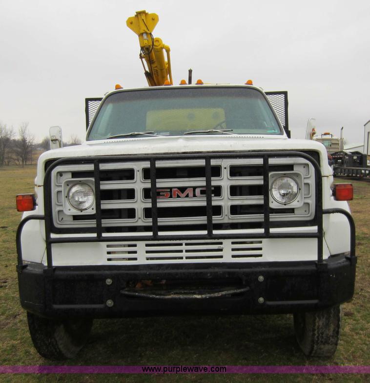 image for item A5618 1975 GMC 6000 drilling truck