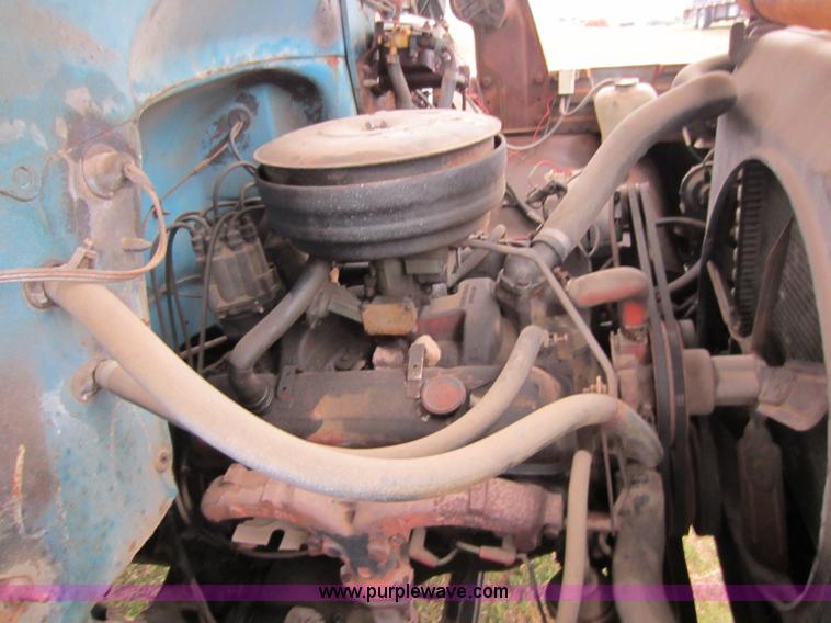 image for item A5618 1975 GMC 6000 drilling truck