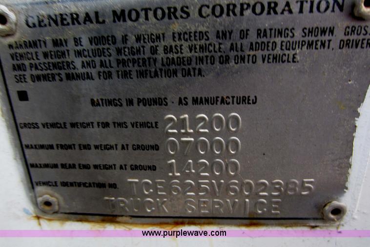 image for item A5618 1975 GMC 6000 drilling truck