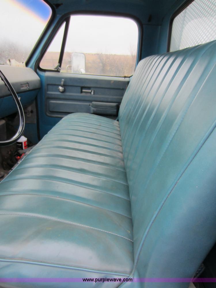 image for item A5618 1975 GMC 6000 drilling truck