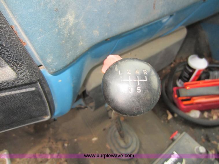 image for item A5618 1975 GMC 6000 drilling truck