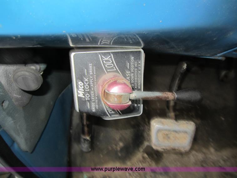 image for item A5618 1975 GMC 6000 drilling truck