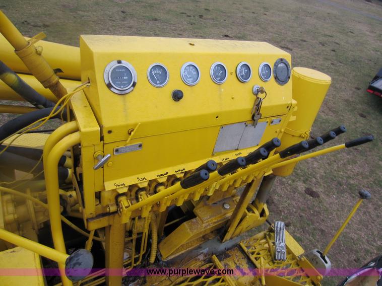 image for item A5618 1975 GMC 6000 drilling truck